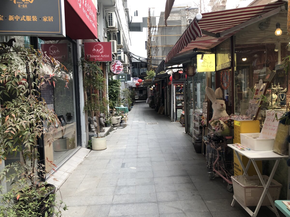 alley